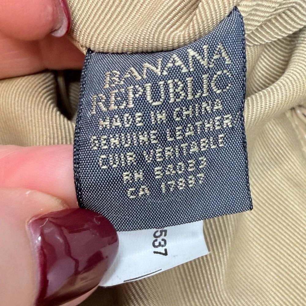 Banana Republic brand banana